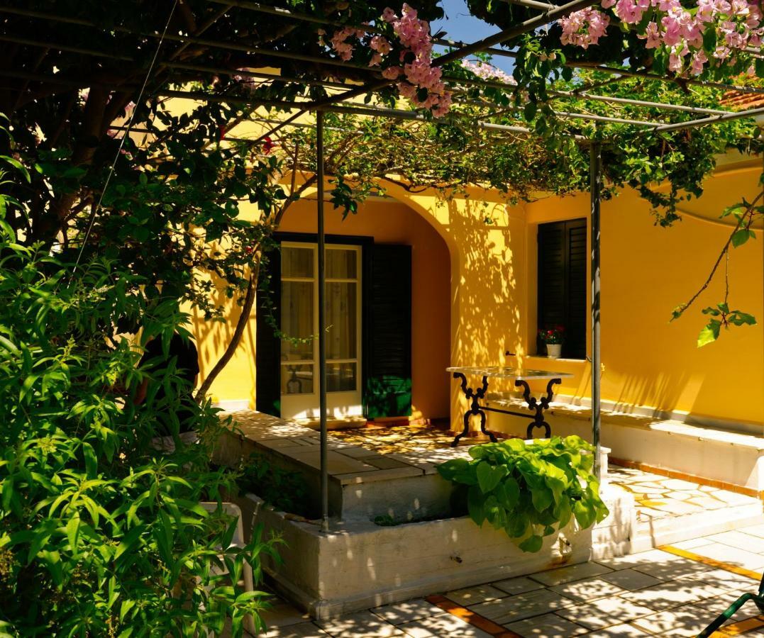 House With Garden Near The Sea Lägenhet Agia Efimia Exteriör bild