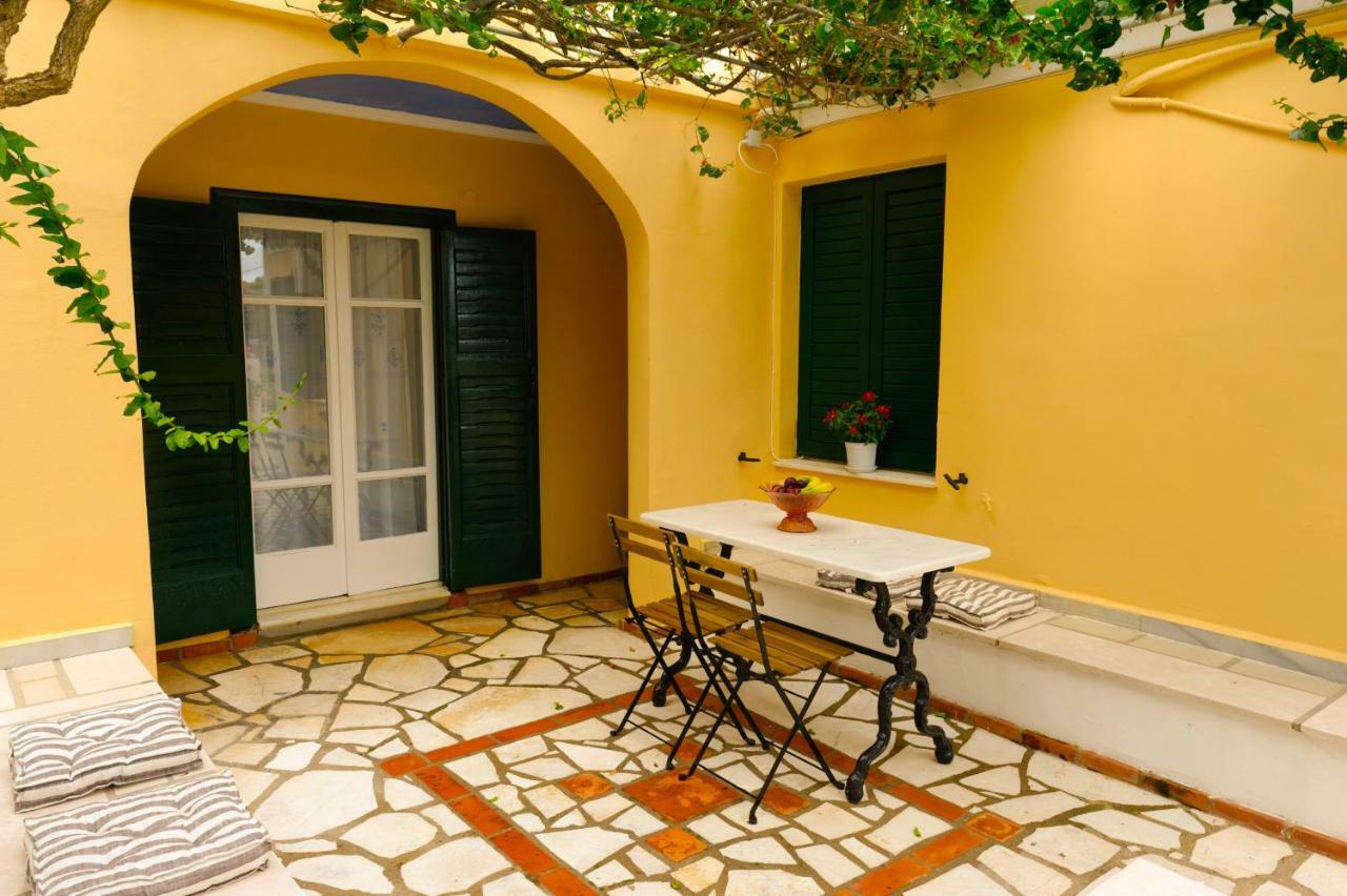 House With Garden Near The Sea Lägenhet Agia Efimia Exteriör bild